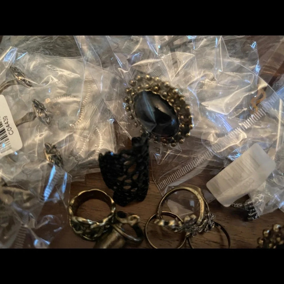 3x$25 ❤️ bundle 20 fashion rings Surprise bundle   ❤️ - Picture 3 of 14